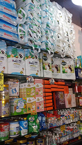 妈咪专家、爱婴洁纸尿裤产品陈列展示